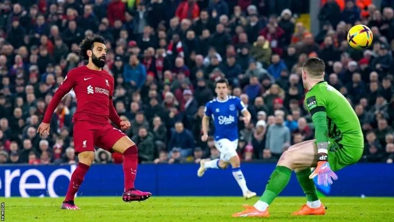 Everton đấu với Liverpool 01